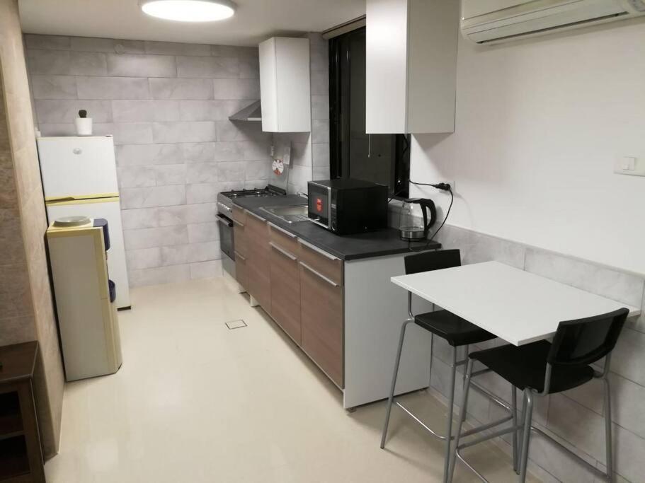 'C' Dazzling Modern 2 Bdrm Apt In Khalda Free Wifi Amman Exteriör bild