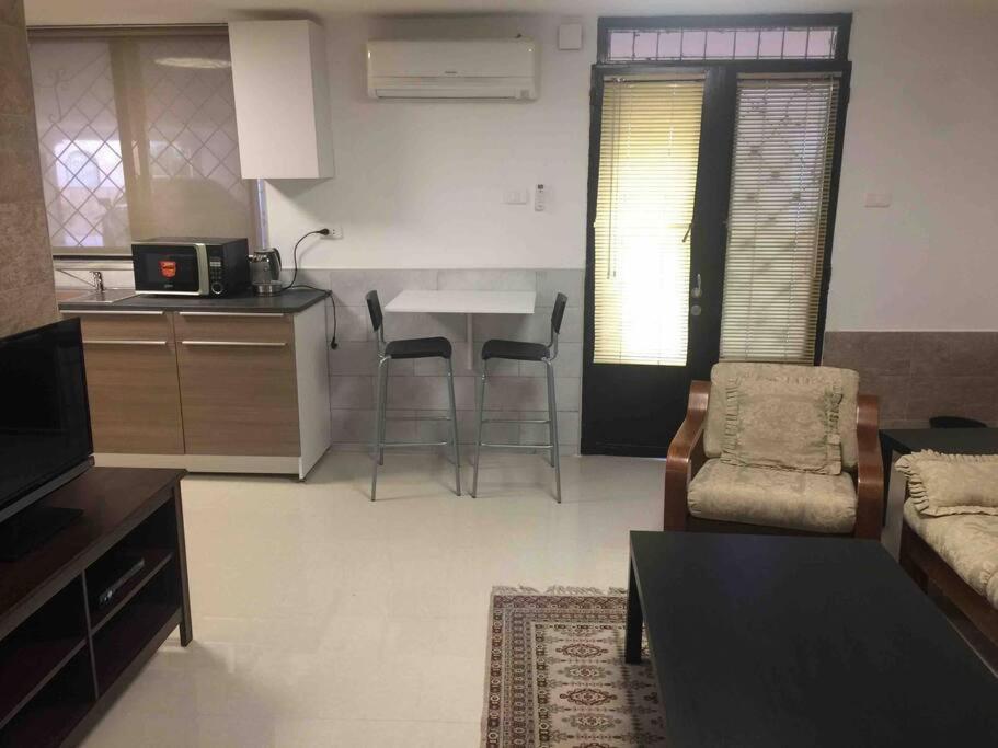 'C' Dazzling Modern 2 Bdrm Apt In Khalda Free Wifi Amman Exteriör bild